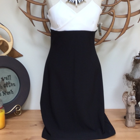 HOST PICK 🎉💕🎉PRICE LOWERED…NWT lovely Pre’ Black/White Party Dress SZ L - Picture 2 of 5